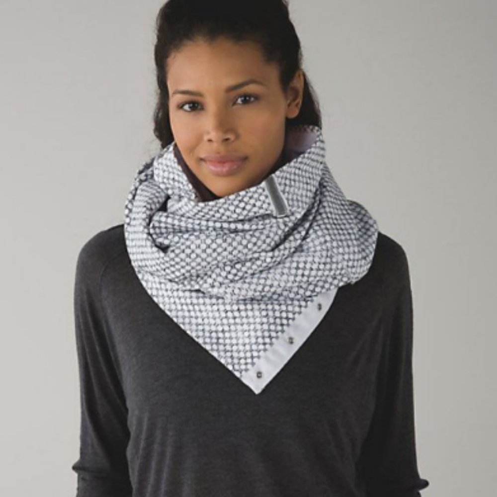 Lululemon Vinyasa Scarf Fleece Large NWT